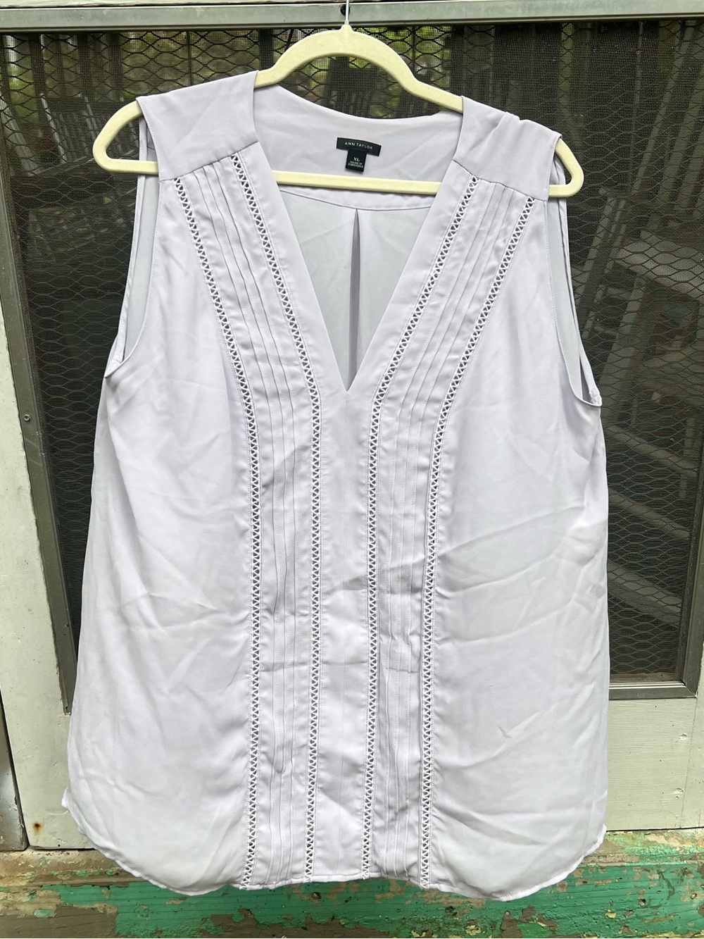 Ann Taylor Light Lavender Sleeveless Pintuck V-Neck Shell